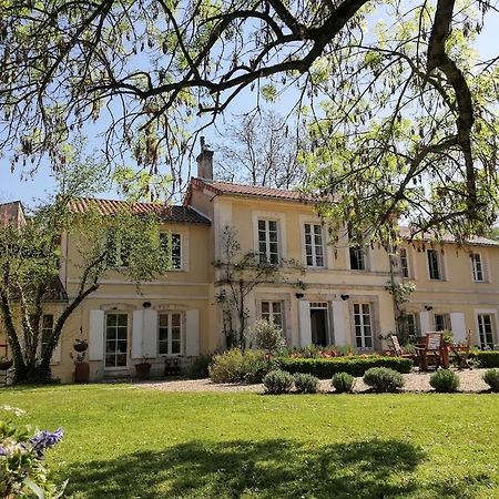Bed and Breakfast Le Domaine Des Platanes Bourg-Charente Екстер'єр фото