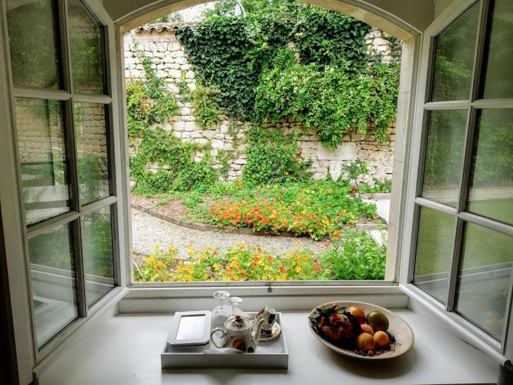 Bed and Breakfast Le Domaine Des Platanes Bourg-Charente Екстер'єр фото