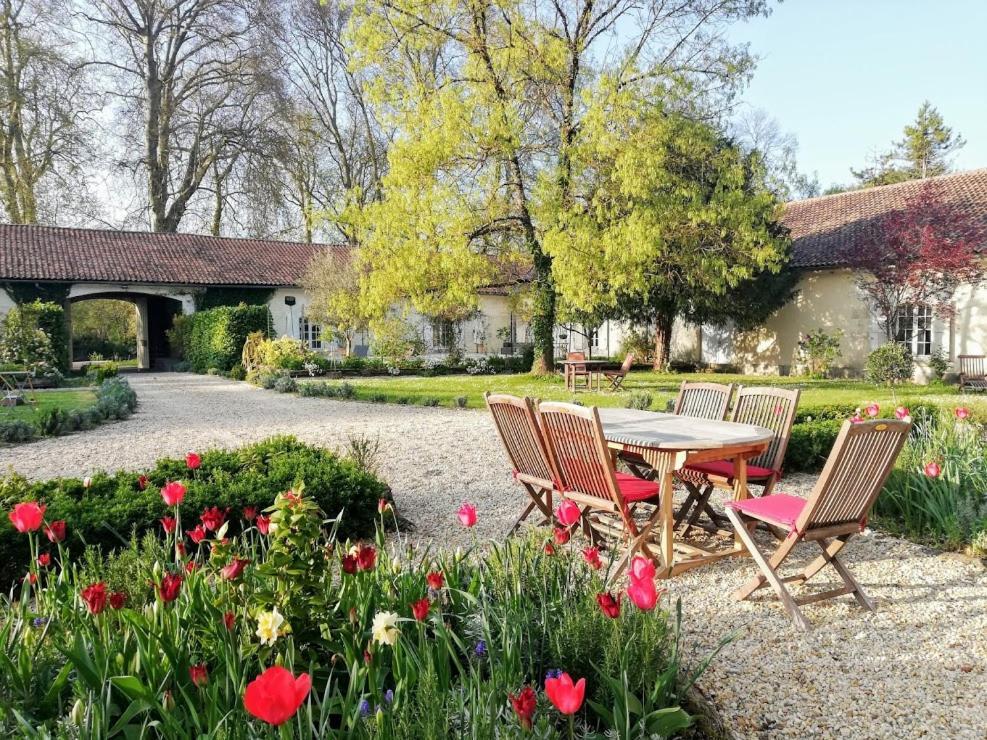Bed and Breakfast Le Domaine Des Platanes Bourg-Charente Екстер'єр фото