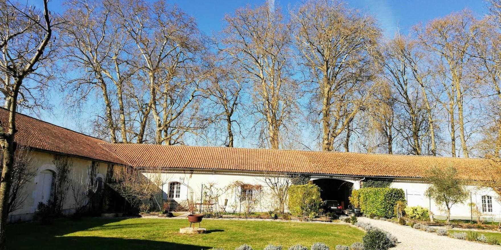 Bed and Breakfast Le Domaine Des Platanes Bourg-Charente Екстер'єр фото