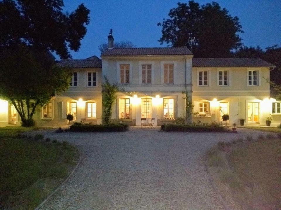 Bed and Breakfast Le Domaine Des Platanes Bourg-Charente Екстер'єр фото